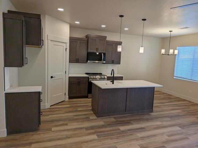 Foto del edificio - 4621 Highgarden Wy