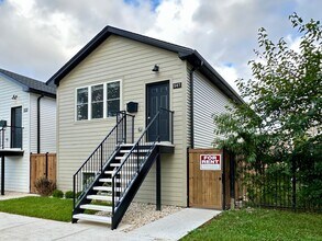 Building Photo - 547 N Springfield Ave