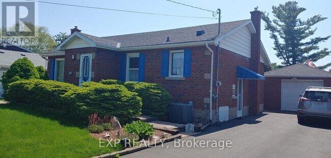 Photo du bâtiment - 210 Lakeshore Rd