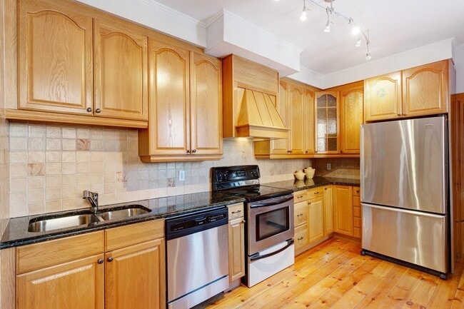 Photo du bâtiment - 1198 Rue St Mathieu