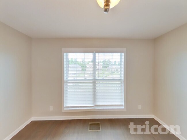 Building Photo - 549 Medallion Cir