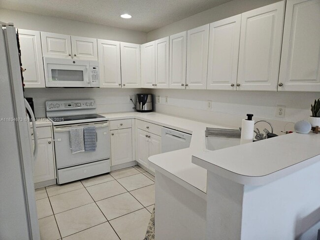 Building Photo - 5030 NW 116th Ct