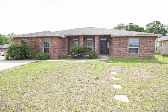 Building Photo - Large 3/ 2 with a side entry 2 car garage ...