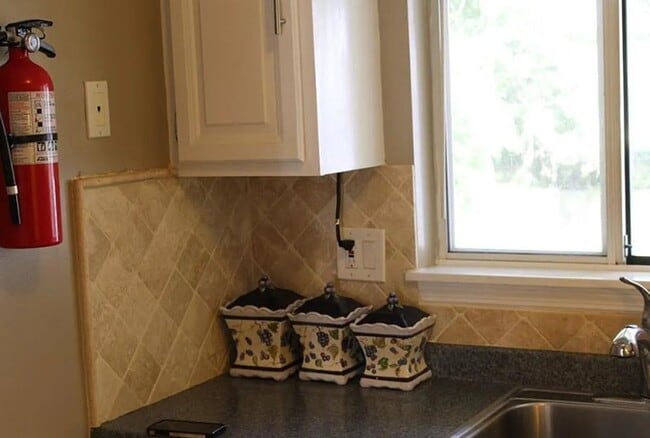 Building Photo - 15 Renwick St