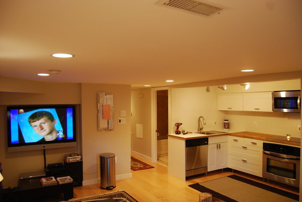 LivingRoom/Kitchen Area - 134 Rhode Island Ave NW
