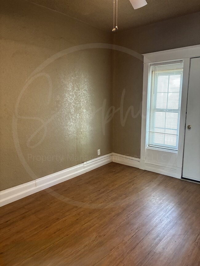 Building Photo - 1115 E 41st St