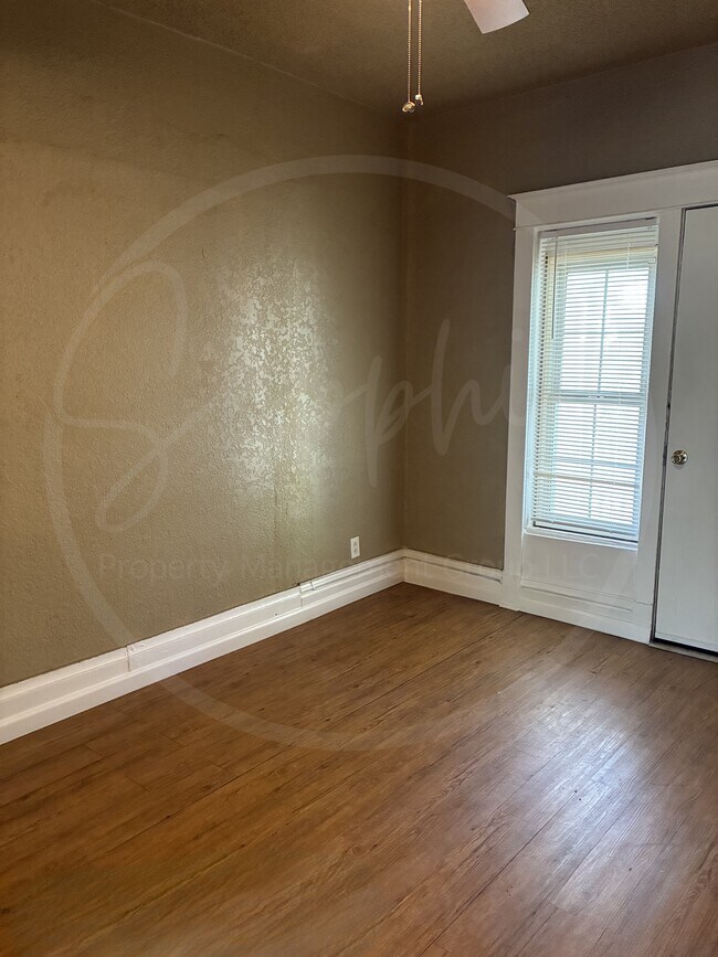 Foto del edificio - 1115 E 41st St