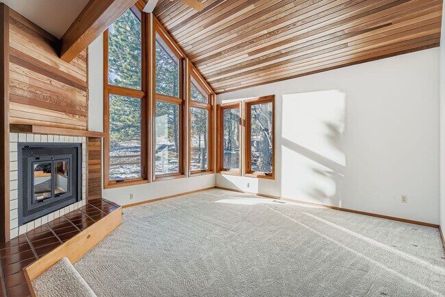 Foto del edificio - 1996 Hardscrabble Pl