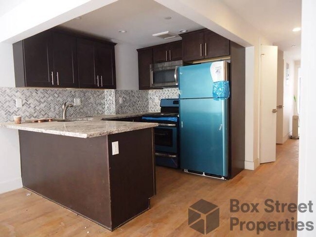 Foto del edificio - 586 Franklin Ave