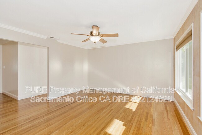 Foto del edificio - 2216 Gleneyre Ct