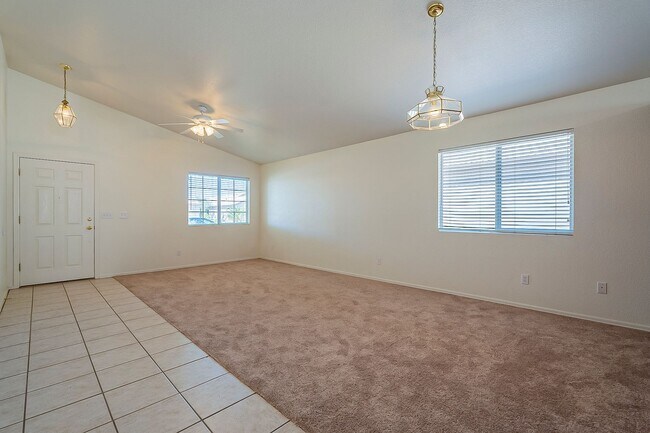 Building Photo - Warm Desert Living in La Cholla Ridge – 3 ...