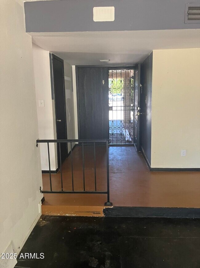 Foto del edificio - 5553 W Hartford Ave