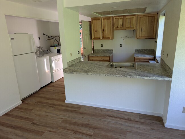 Foto del edificio - 853 San Juan Blvd