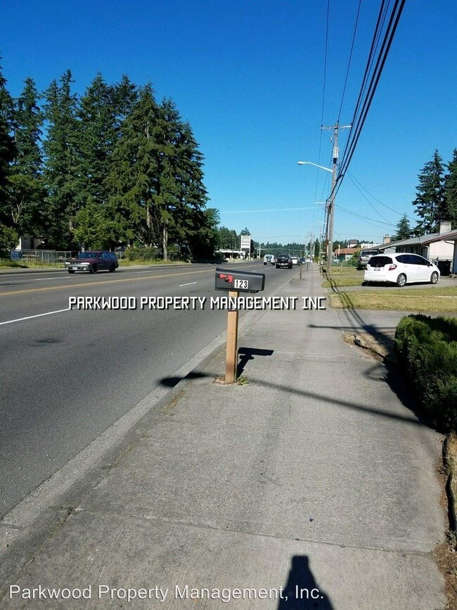 Foto del edificio - 3 br, 1 bath House - 123 176th St E