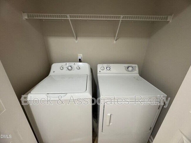 Foto del edificio - 4705 Lawhorn St