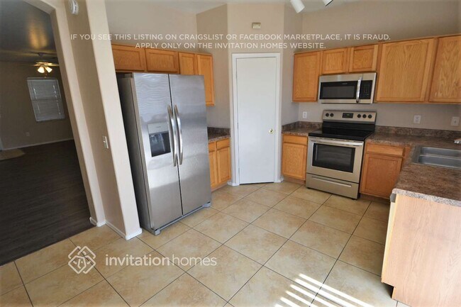 Foto del edificio - 6965 W Midway Ave