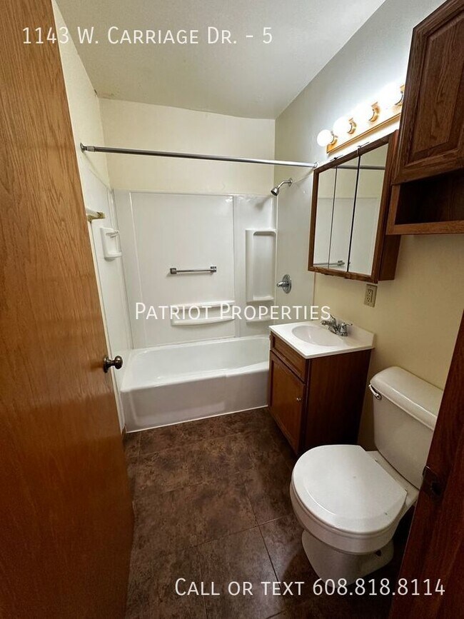Building Photo - 1 bedroom/ 1 bath apartment in Whitewater, WI