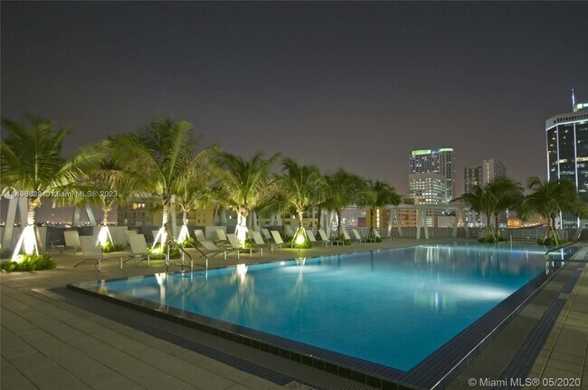 Foto del edificio - 79 SW 12th St