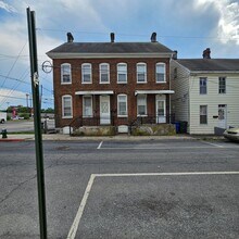 Building Photo - 409 George St