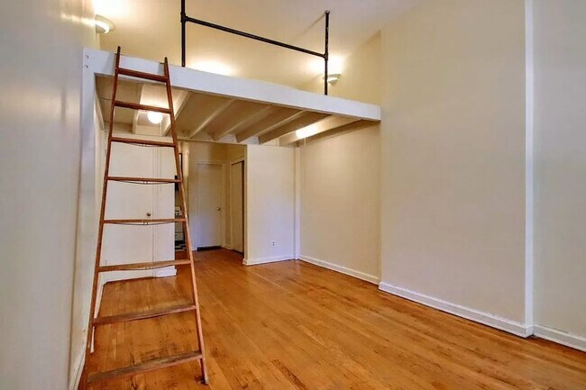 Building Photo - 206 East 70th Street