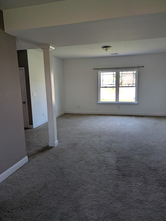 Building Photo - 17 Victoria Ct