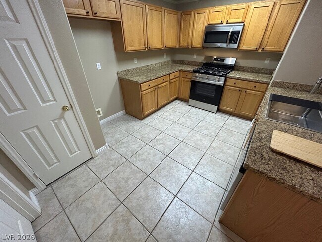 Foto del edificio - 907 Majestic Oak St