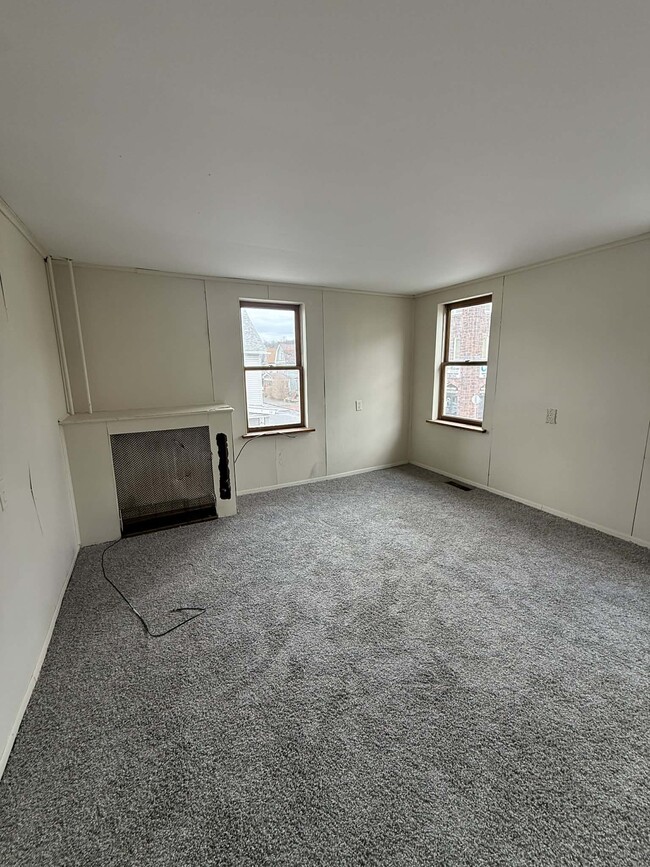 Building Photo - 200 5th Ave