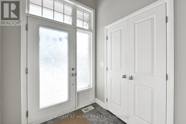 Building Photo - 77 Arkose St