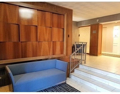Foto del edificio - 10 Hammond Pond Pkwy