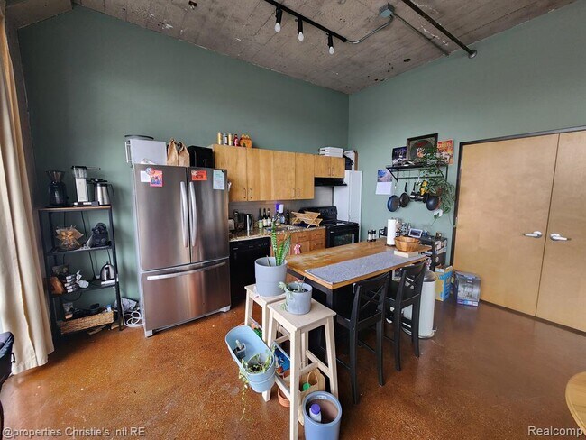 Building Photo - 55 W Canfield St