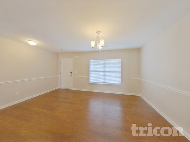 Building Photo - 208 Willow Grv Wy