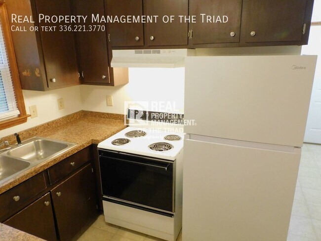 Building Photo - Spacious 3 Bedroom, 2 Bath in Greensboro 2...
