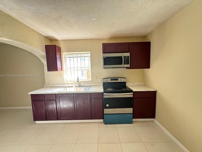 Foto del edificio - 1290 NE 143rd St