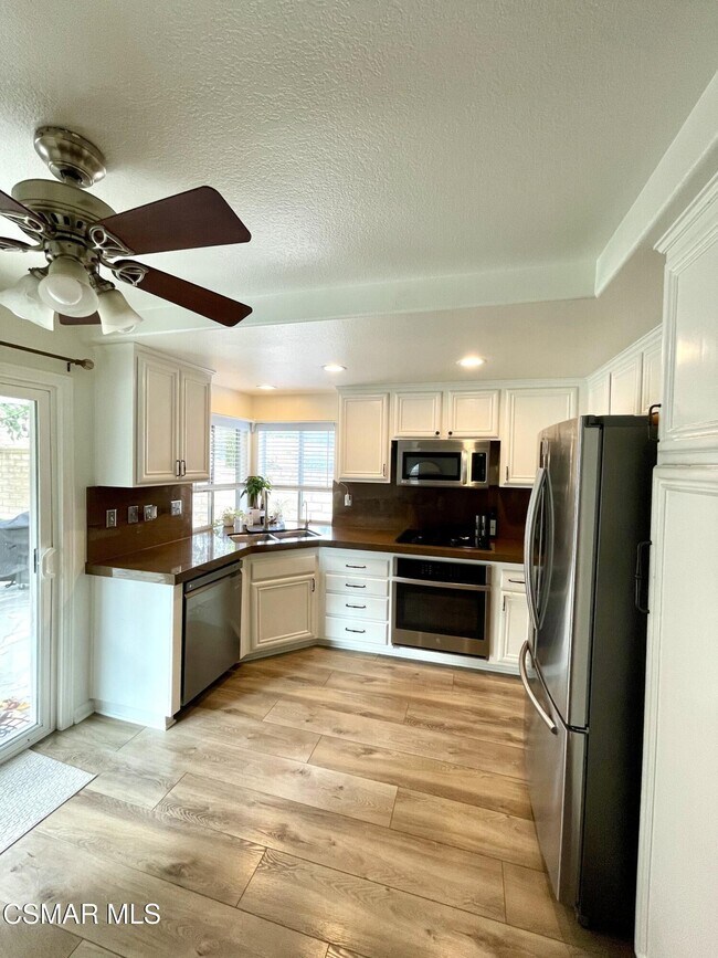 Foto del edificio - 1432 Sappanwood Ave