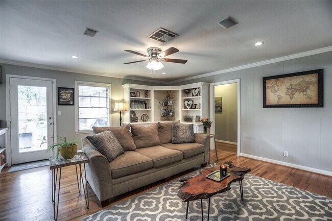 Foto del edificio - 6222 Lindyann Ln