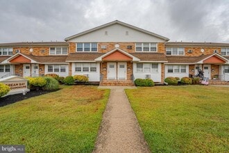 Building Photo - 703 N Oxford Ave