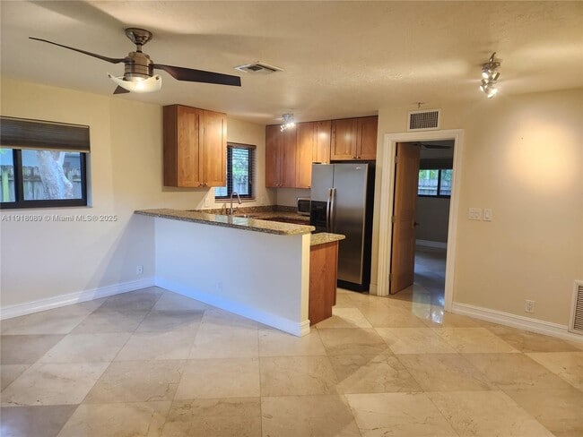 Foto del edificio - 210 SW 8th St