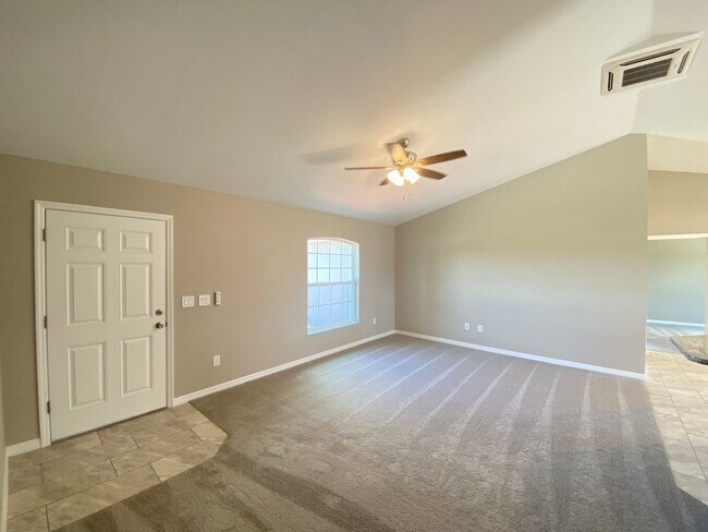 Foto del edificio - Desirable SE Ocala Neighborhood 3/2/2 *WON...