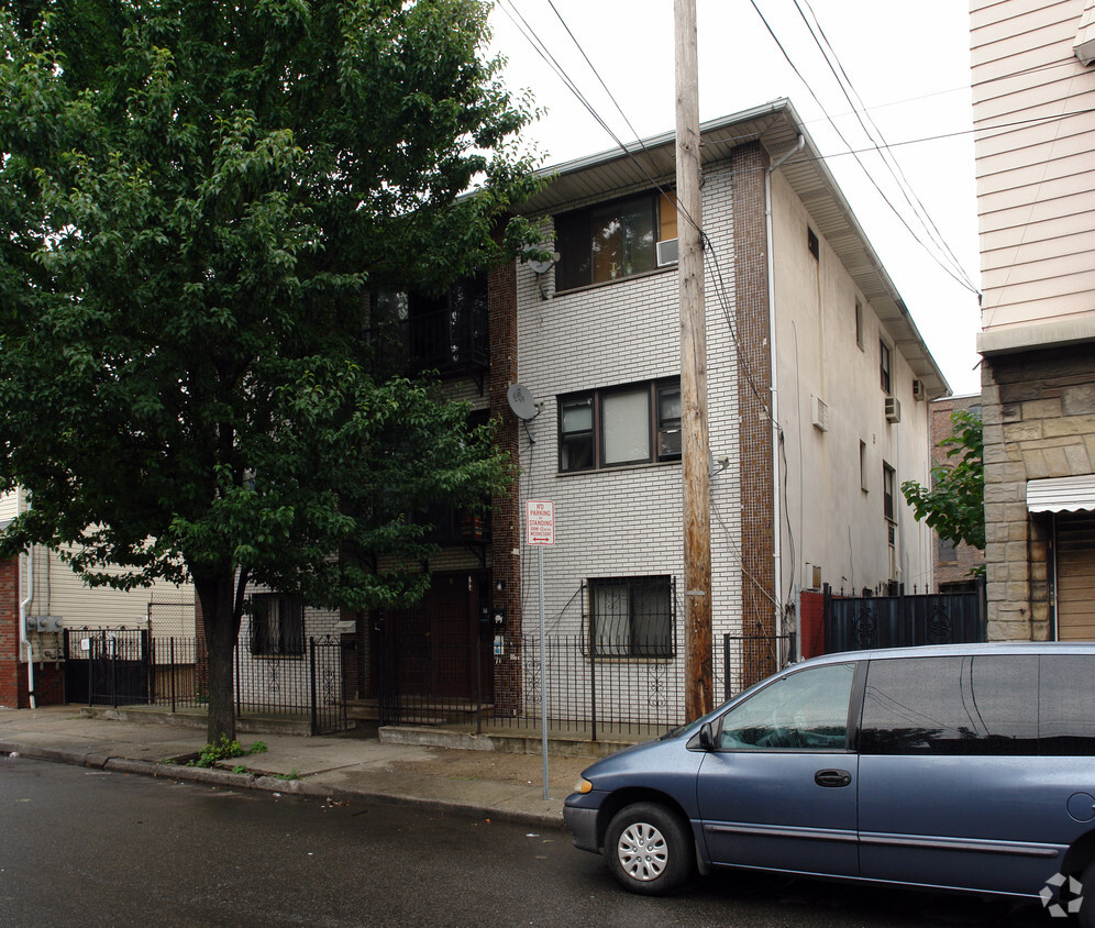 Primary Photo - 184-186 Pacific St