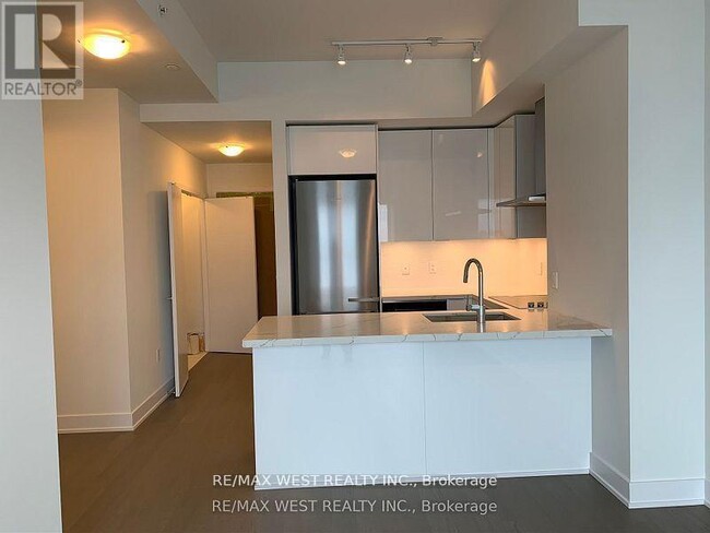 Building Photo - 20-4420 Shore Breeze Dr