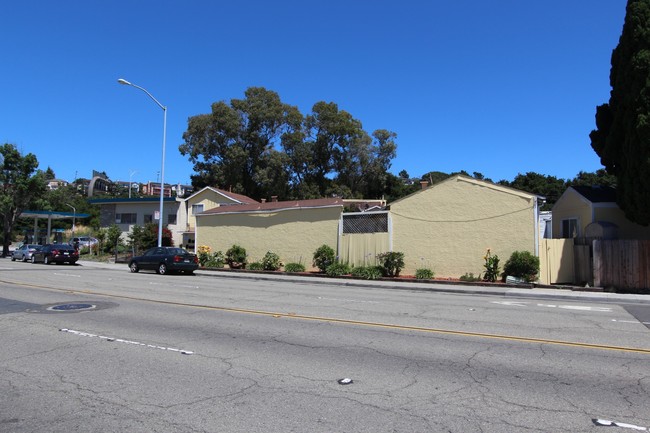 Building Photo - The Vandel Apts