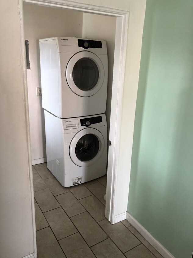 Washer & Dryer - 3031 Wellington Rd