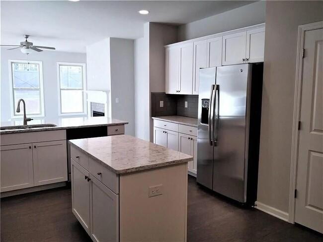 Foto del edificio - 5023 Garrett Ct