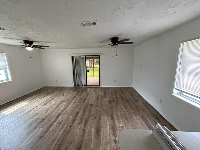 Building Photo - 615 Northbend Dr