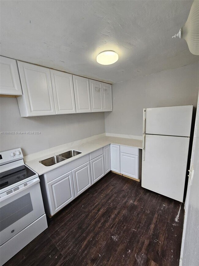 Building Photo - 1428 NE 135th St