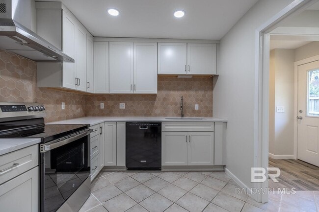 Building Photo - 558 Bellangee Ave