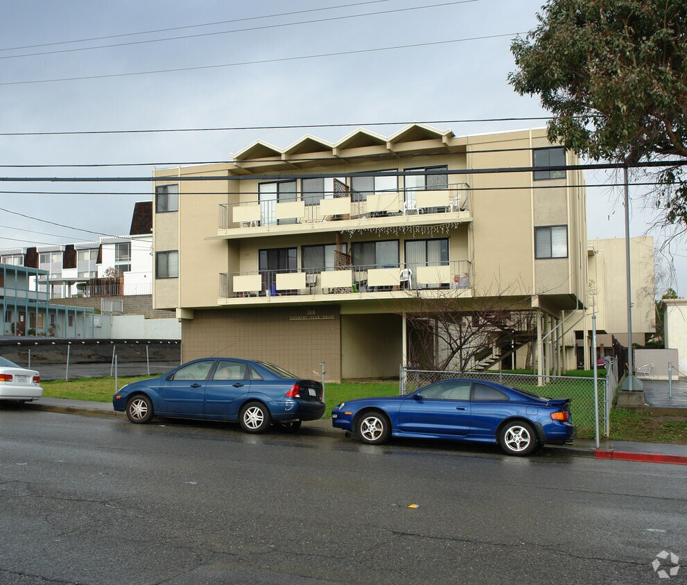 Foto del edificio - 144 Country Club Dr