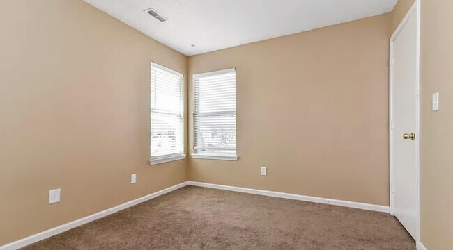 Foto del edificio - 1851 Farm Meadow Dr