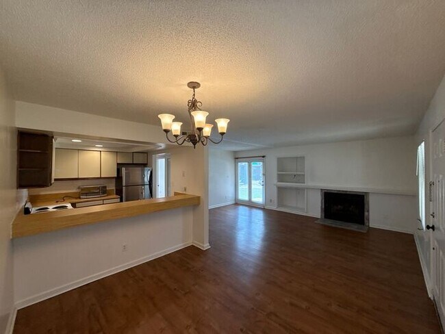 Foto del edificio - T.R. Lawing Realty Property
