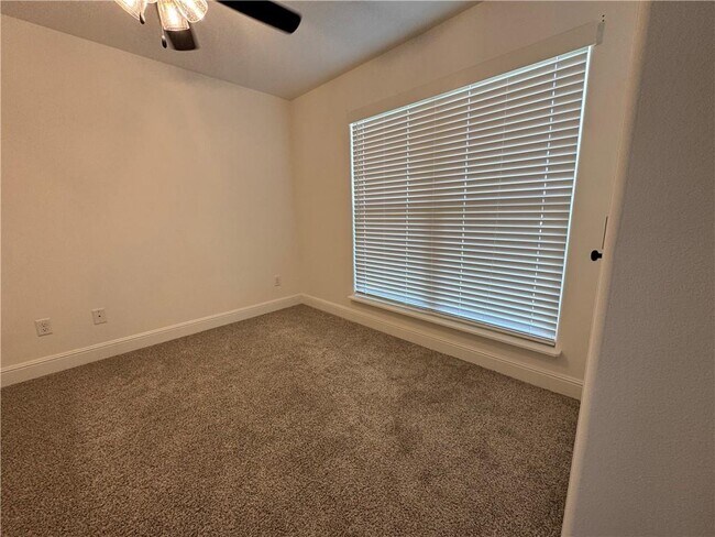 Foto del edificio - 561 Stoneseed St